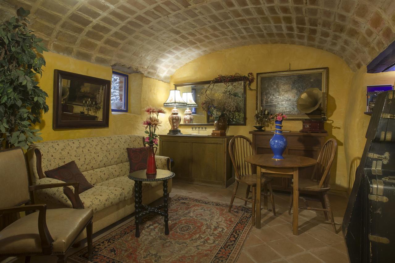 Hostal Blau Peratallada Dış mekan fotoğraf